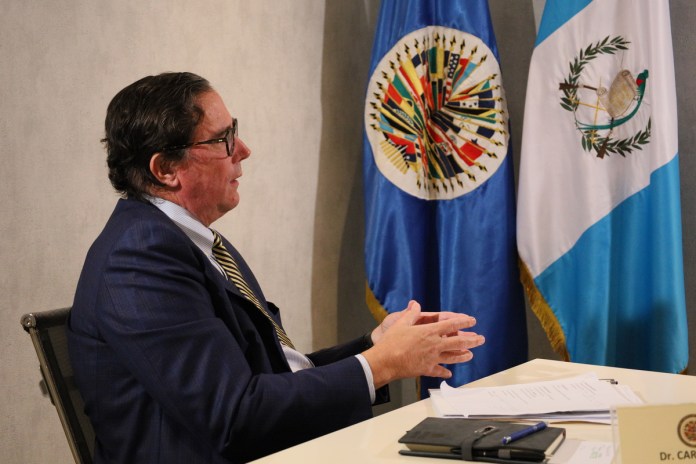 Jefe de la delegación de la Misión para el Fortalecimiento de la Democracia en Guatemala, de la Organización de los Estados Americanos (OEA), Carlos Ayala. Foto La Hora: Daniel Ramírez.