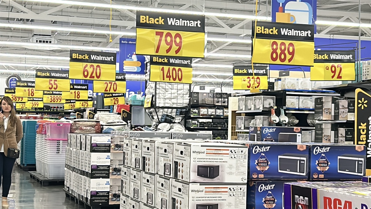 Pasillos de Walmart San Cristóbal. Foto: La Hora/ José Orozco.