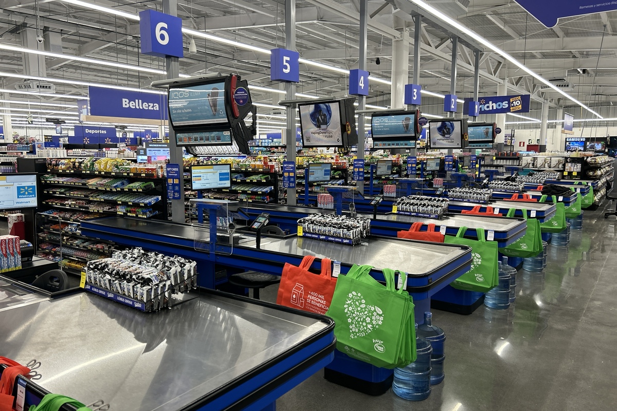 Áreas de caja de Walmart San Cristóbal. Foto: La Hora/ José Orozco.