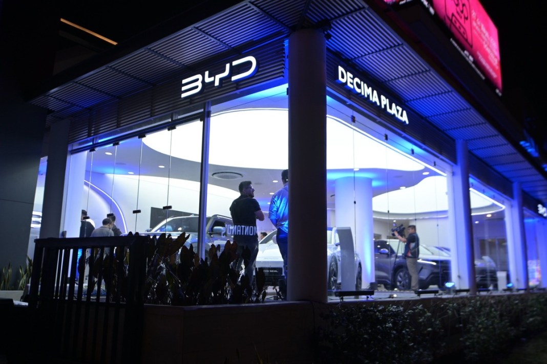 BYD Nueva sala de ventas de BYD en Décima Plaza. Foto: La Hora/ Fabricio Alonzo.