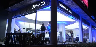 Nueva sala de ventas de BYD en Décima Plaza. Foto: La Hora/ Fabricio Alonzo.