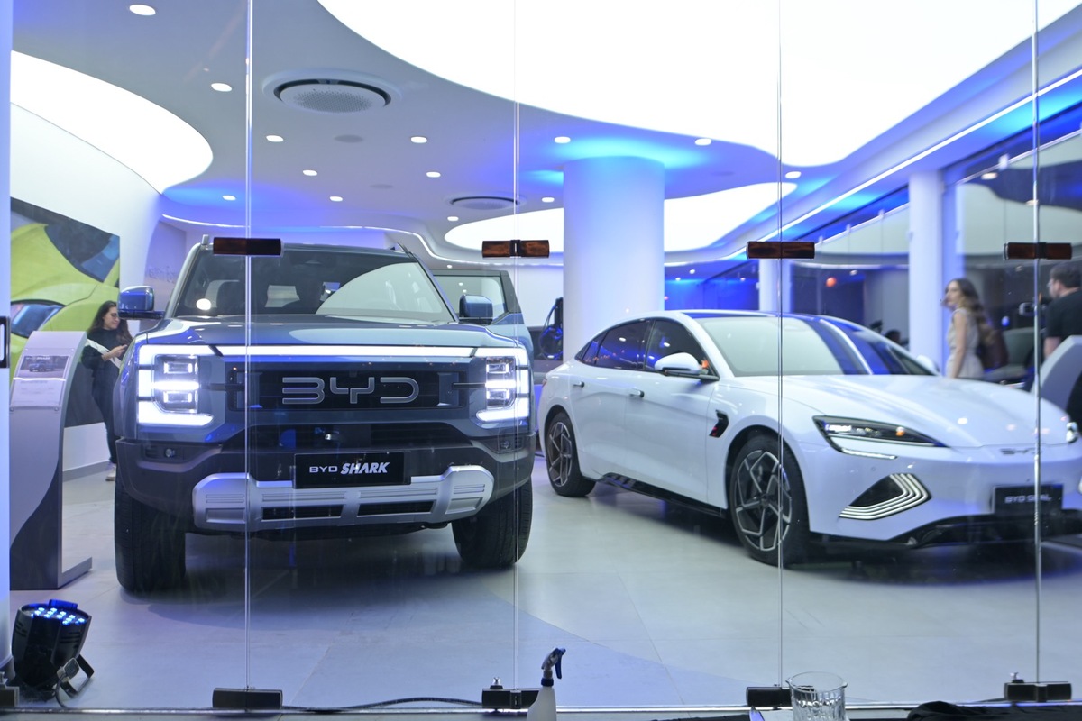 Vehículos exhibidos en sala de ventas. Foto: La Hora/ Fabricio Alonzo.