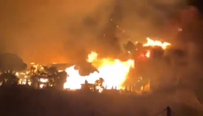 Incendio-Japon El incendio ha afectado a unos 20 edificios y varias casas, según medios internacionales. Foto La Hora: captura de pantalla