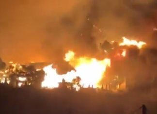 Incendio en Saganoseki, Japón, reduce a cenizas 20 edificios y varias casas El incendio ha afectado a unos 20 edificios y varias casas, según medios internacionales. Foto La Hora: captura de pantalla