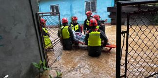La Brigada Humanitaria del Ejército ha brindado ayuda a familias afectadas por anegaciones. Foto La Hora: Ejercito de Guatemala