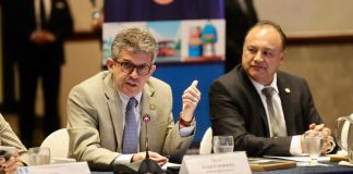 El ministro de Salud, Joaquín Barnoya, participó en la inauguración del IX Congreso de Comisiones de Salud. Foto La Hora. Ministerio de Salud