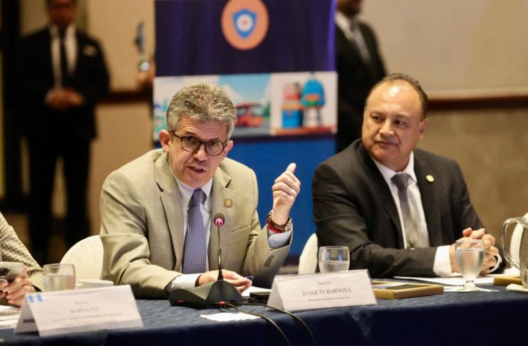 El ministro de Salud, Joaquín Barnoya, participó en la inauguración del IX Congreso de Comisiones de Salud. Foto La Hora. Ministerio de Salud