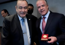 La amistad entre exministro de Giammattei y el dueño de Miss Universe, señalado de dirigir una red de tráfico La amistad entre exministro de Giammattei y el dueño de Miss Universe, señalado de dirigir red de tráfico