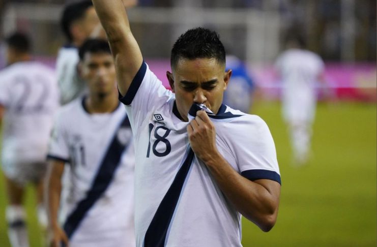 Delantero de la Selección Nacional Oscar Santis celebrando tras su victoria en la eliminatoria mundialista. Foto La Hora: FFG