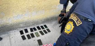 La PNC reportó la captura de una presunta ladrona en el parque de Antigua Guatemala durante el Festival de Las Flores.