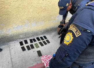 La PNC reportó la captura de una presunta ladrona en el parque de Antigua Guatemala durante el Festival de Las Flores.