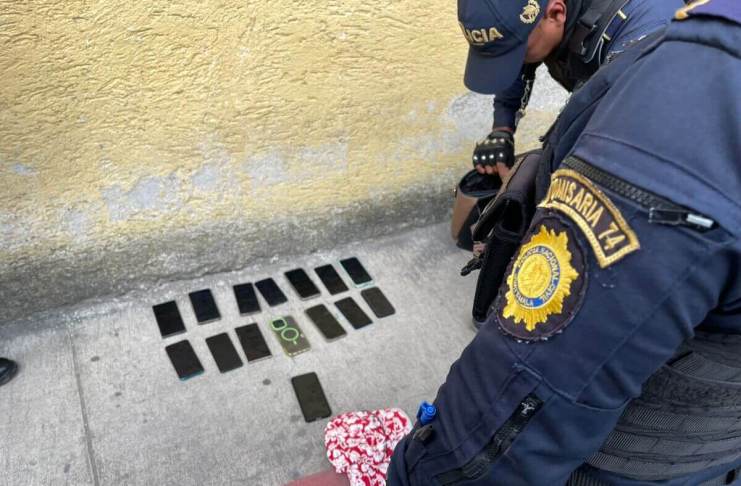 La PNC reportó la captura de una presunta ladrona en el parque de Antigua Guatemala durante el Festival de Las Flores.