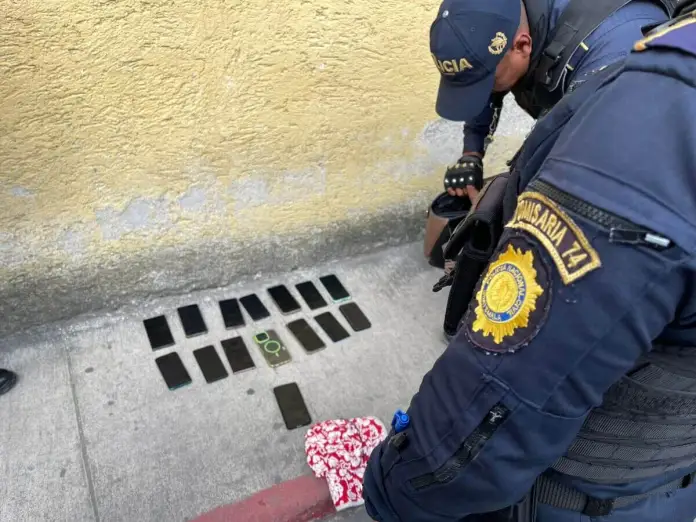 Ladrona Festival de las Flores La PNC reportó la captura de una presunta ladrona en el parque de Antigua Guatemala durante el Festival de Las Flores.