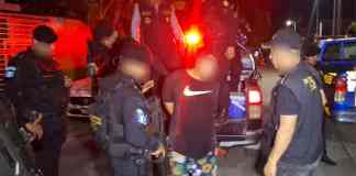 «Little Chucky», capturado que intentó fugarse durante allanamiento en Retalhuleu. Foto La Hora: PNC