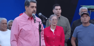 En medio de tensiones con Estados Unidos, el presidente NIcolás Maduro, protagonizó un acto pacifista cantando Imagine de John Lennon. Foto La Hora: AP