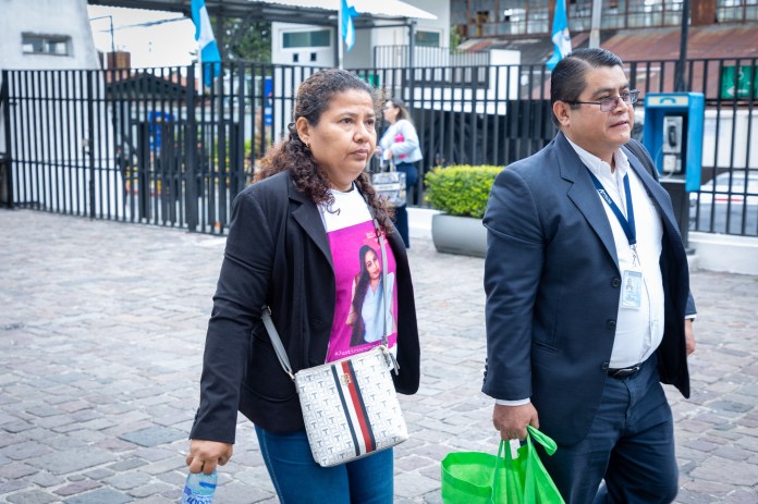Anabella Chacón, mamá de la joven Melisa Palacios, es apoyada legalmente por el Instituto de la Víctima para esclarecer el crimen de su hija. Foto La Hora: IDV.