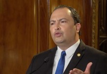 Minex aclara que ex canciller Mario Búcaro no posee pasaporte diplomático desde abril de 2024.