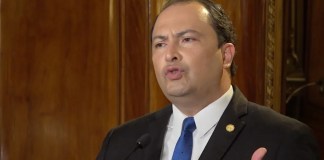 Minex aclara que ex canciller Mario Búcaro no posee pasaporte diplomático desde abril de 2024.