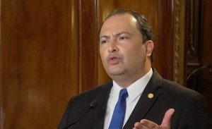 Minex aclara que excanciller Mario Búcaro no posee pasaporte diplomático desde abril de 2024