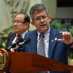 El ministro de Salud, Joaquín Barnoya, en conferencia de prensa en Palacio Nacional de la Cultura. Foto La Hora: Daniel Ramírez.