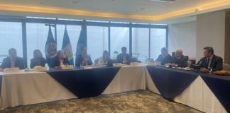 La delegación de la OEA se reunió con rectores de universidades para tratar el tema de la transparencia y democracia. Foto La Hora: AGN