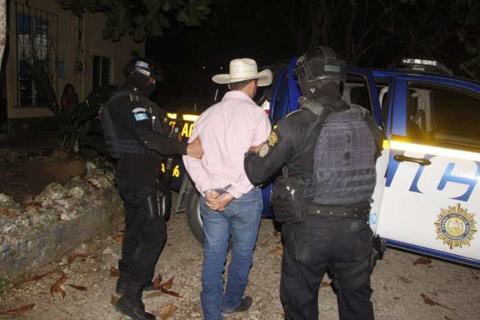 Narcotrafico Capturan en Petén a presunto narcotraficante reclamado por EE. UU., el 17 del año por esos cargos