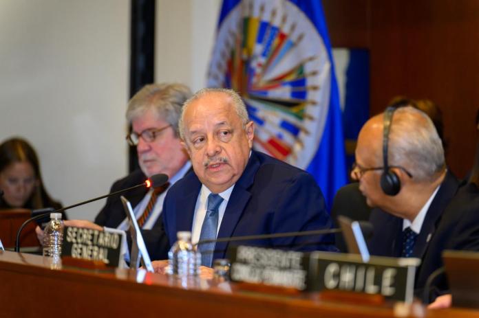 carlos martinez oea