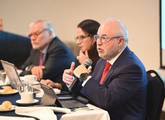 El Panel de Personas Expertas Independientes (PEI) en una reunión con periodistas este 14 de noviembre, tras finalizar su primera visita a Guatemala. Foto La Hora: Diego España.