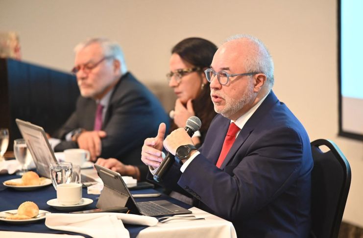 El Panel de Personas Expertas Independientes (PEI) en una reunión con periodistas este 14 de noviembre, tras finalizar su primera visita a Guatemala. Foto La Hora: Diego España.