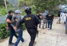 PNC captura a presuntos narcomenudistas en Chicamán, Quiché Capturan a presuntos narcomenudistas en Chicamán, Quiché. Foto La Hora: PNC.