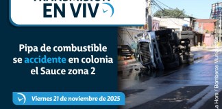 Un accidente sobre el periférico, pipa con combustible de avión vuelca. Foto La Hora