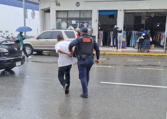 Polimerc captura a un presunto asaltante en Cobán, Alta Verapaz.