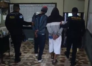 Primos capturados por ser presuntos miembros de la banda "Los Yucas". Foto La Hora: PNC