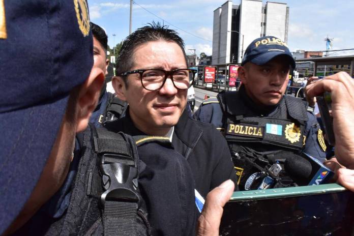 El Juzgado Quinto Penal suspendió la audiencia para determinar si Melvin Quijivix debe enfrentar juicio por el caso Red Q por vacaciones del juez. Foto La Hora: Daniel Ramírez