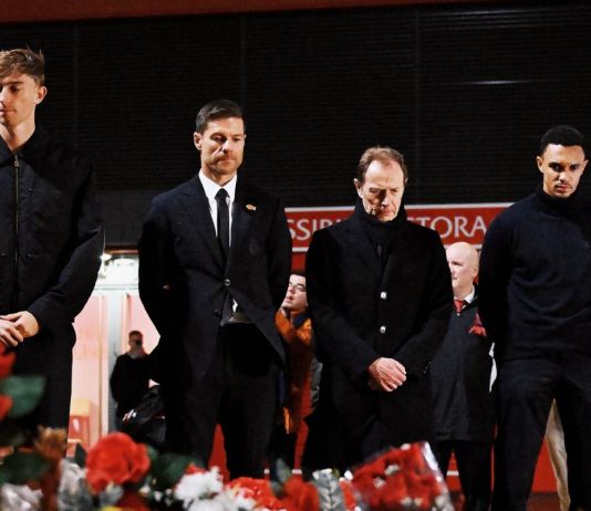 Homenaje realizado por el Real adrid al jugador Diogo Jota. Foto La Hora: Liverpool FC