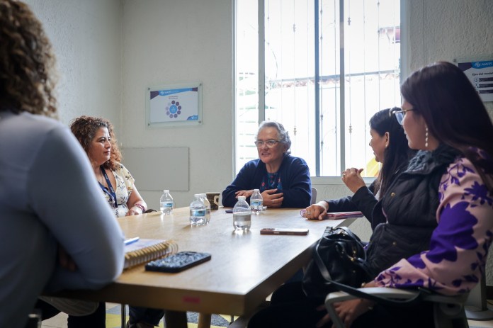 Rebeca González Leche, directora del Instituto de la Víctima, en una reunión de trabajo, en julio pasado. Foto La Hora: IDV.