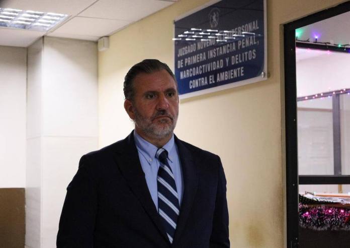 La audiencia de primera declaración contra Roberto Arzú fue suspendida por ausencia dle Ministerio Público que presentó excusa. Foto La Hora: Daniel Ramírez