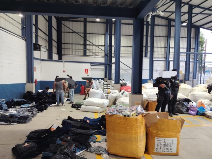 La SAT detectó un furgón que presuntamente trasladaba una cantidad considerable de mercancía sin declarar.