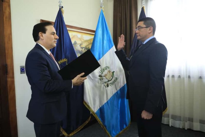 Jorge Guillermo López Dellachiessa asume como nuevo director del SP. Foto La Hora: Mingob.