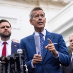 El secretario de Transporte de Estados Unidos, Sean Duffy, anunció la disminución de 10 % la actividad de 40 aeropuertos por el cierre del Gobierno.