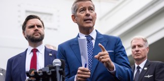 El secretario de Transporte de Estados Unidos, Sean Duffy, anunció la disminución de 10 % la actividad de 40 aeropuertos por el cierre del Gobierno.