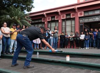 En la actividad estuvieron presentes vendedores de pirotecnia, representantes de empresas, la PNC y cuerpos de socorro. Foto La Hora: Ministerio de Trabajo