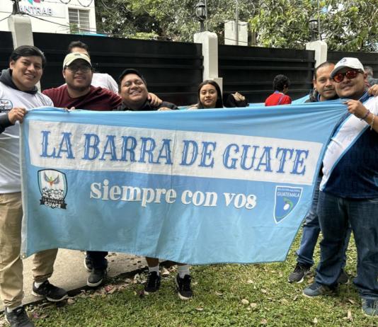 aficionados de la Selección Nacional de Guatemala se encuentran haciendo fila en la avenida Reforma, zona 9 capitalina. Foto La Hora: José Orozco.