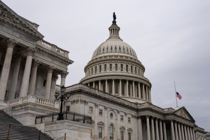 El Senado de Estados Unidos aprobó este martes un proyecto de ley que obliga a publicar los documentos de la investigación sobre Jeffrey Epstein.