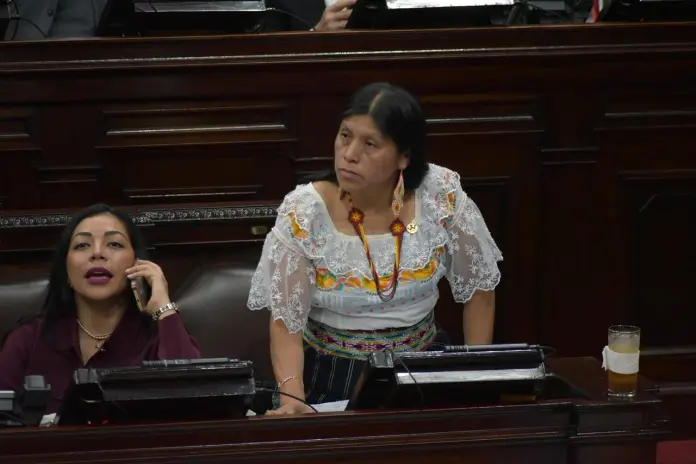 Sonia Diputada Sonia Gutiérrez presenta moción privilegiada. Foto La Hora. José Orozco.