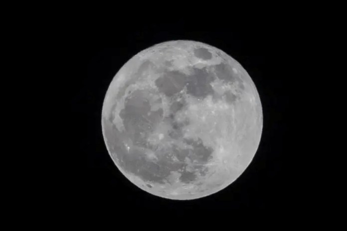 Esta semana el cielo nocturno será testigo del fenómeno conocido como "Superluna". Foto La Hora: EFE