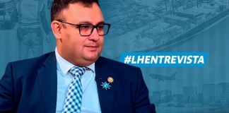 Viceministro de Transportes del Ministerio de Comunicaciones, Fernando Suriano, en entrevista para La Hora. Arte: Alejandro Ramírez.