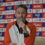 El estratega panameño, Thomas Christiansen, indicó que el plantel entreno por la mañana antes de viajar. Foto La Hora: José Orozco.