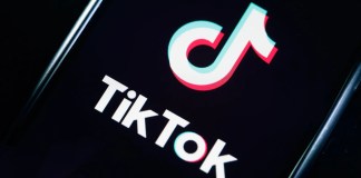 TikTok anuncia nuevos ajustes para controlar la presencia de IA en el “feed”.
