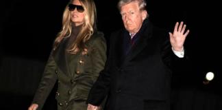 El presidente de Estados Unidos, Donald Trump, junto a la primera dama, Melania Trump, de regreso a la Casa Blanca este domingo. Foto: La Hora: EFE/Yuri Gripas